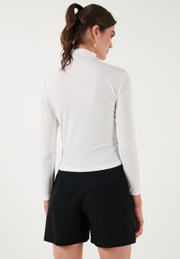 LELA SLIM FIT - Top s dlhým rukávom - ecru