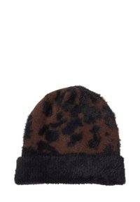 Braune Tiermotiv-Mütze mit einer weichen, strukturierten Oberseite und einem schwarzen gerippten Bündchen. Das Design zeigt fuzzy schwarze Flecken auf einem braunen Hintergrund.