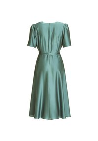 Robe midi en satin bleu sarcelle avec manches courtes bouffantes, taille cintrée avec ceinture et fermeture éclair au dos.