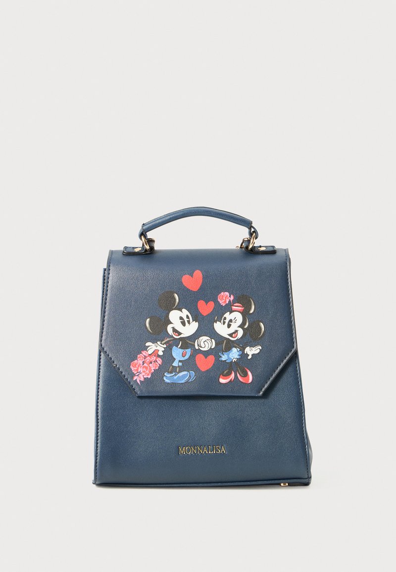 Borsa a mano blu navy con manico superiore, caratterizzata da personaggi dei cartoni animati Mickey e Minnie Mouse che si tengono per mano con cuori rossi sopra di loro, e il logo Monnalisa.