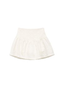 Witte flared rok van textuurstof met een decoratief patroon. Heeft een gladde tailleband en een gelaagde, gerimpelde zoom.
