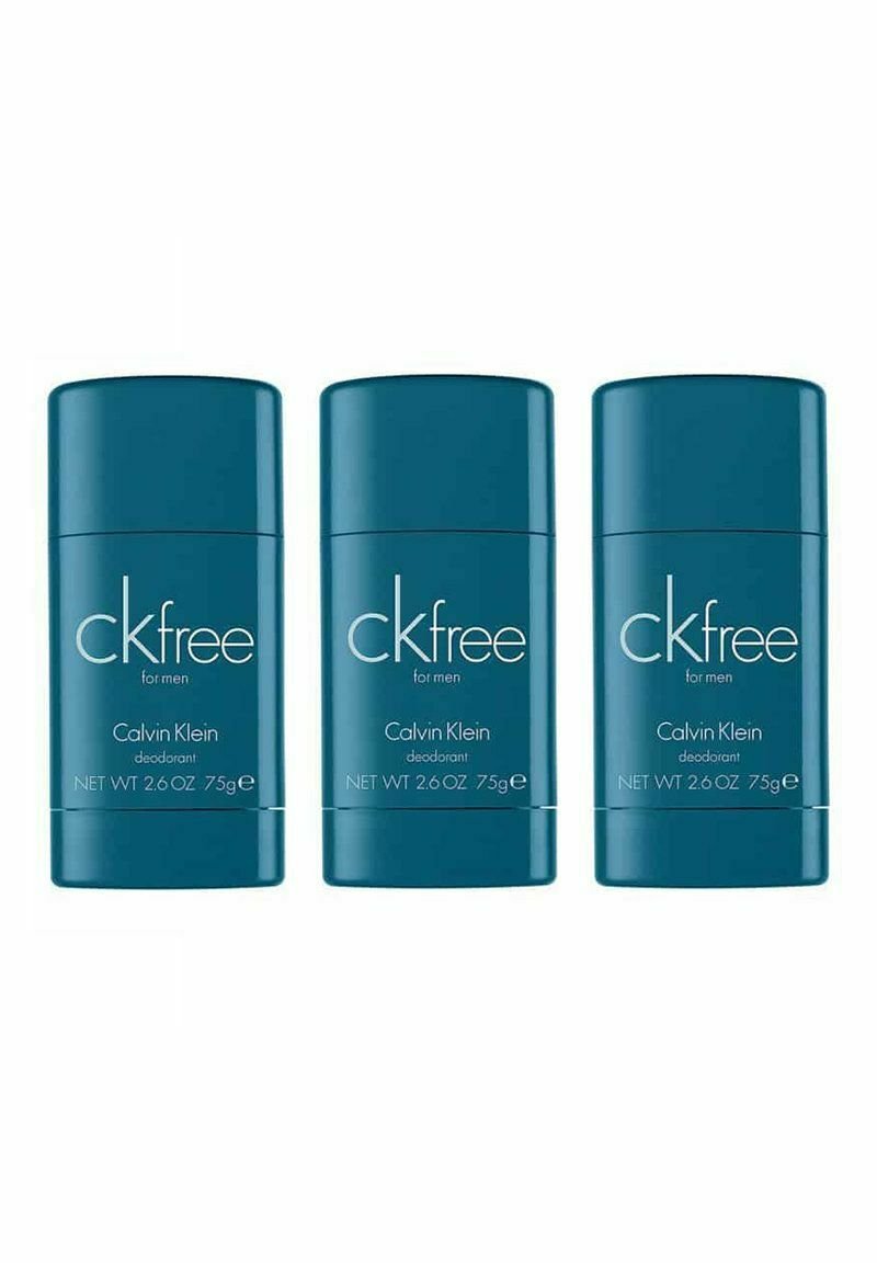 Tre CK Free for Men-deodorantstift. Varje stift är i en teal-färg, cylindrisk, med silvertext som visar varumärke och viktinformation.