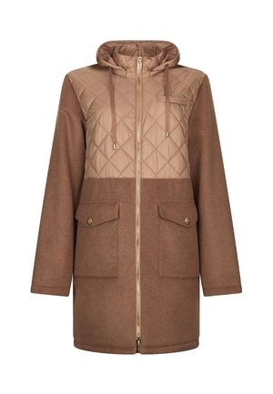 Cappotto marrone con parte superiore trapuntata di un marrone più chiaro, chiusura a zip, cappuccio e due tasche frontali con bottoni decorativi. Texture morbida, design informale.