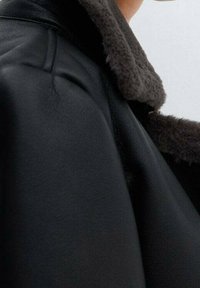 Mango Giacca in similpelle - black