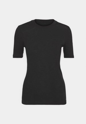 Schwarzes, enganliegendes T-Shirt mit kurzen Ärmeln und rundem Ausschnitt auf hellem grauem Hintergrund.