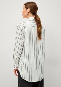 Ellos Collection MAH - Overhemdblouse - weiß grau gestreift