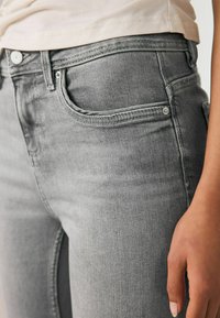 Next SUPER SOFT STANDARD TALL - Džíny Slim Fit - grey