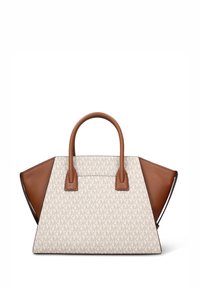 Sac à main structuré couleur crème avec un motif de logo imprimé, orné d'accents en cuir marron et doté de deux poignées supérieures. Matériaux lisses et texturés.