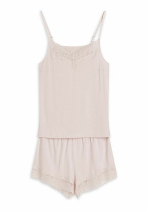 Hellrosa Pyjama-Set bestehend aus einem Tanktop mit Spitzenbesatz und verstellbaren Trägern, kombiniert mit passenden Shorts mit Spitzenakzenten am Saum.