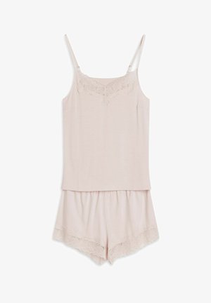 Hellrosa Pyjama-Set bestehend aus einem Tanktop mit Spitzenbesatz und verstellbaren Trägern, kombiniert mit passenden Shorts mit Spitzenakzenten am Saum.