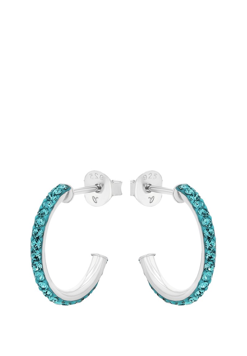 Pendientes de aro con incrustaciones de cristal turquesa y base en tono plateado, con un diseño Curvado y cierres de presión.