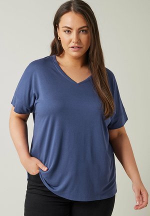 - T-shirt basic