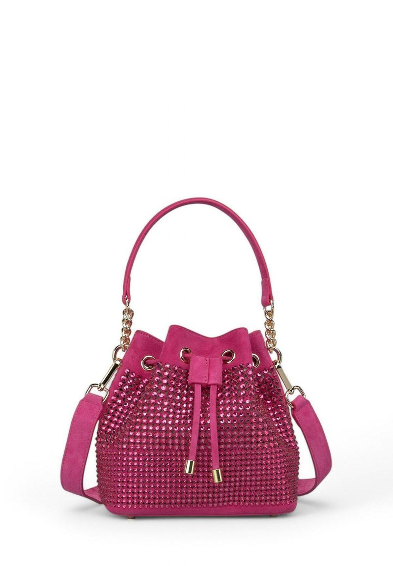 Bolso de cubo de ante rosa con diseño de tachuelas, cierre de cordón, asa superior y una correa de hombro con cadena.