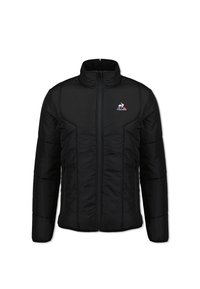 Zwarte gewatteerde jas met een hoge kraag en volledige ritssluiting aan de voorkant. Voorzien van zijzakken en een logo op de bovenste linkerzijde. Glad, duurzaam materiaal.