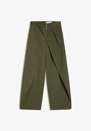 Olijfgroene wijde broek met geplooide voorkant, twee zijzakken en knoopsluiting. Gemaakt van een getextureerde stof.