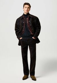 Wrangler WRANCHER - Bootcut piegriezuma džinsi - mole_flocked
