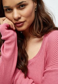 Desires DEGEISHA RIB V-PULLOVER - Vesta - chateau rose
