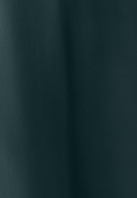 Unselected, emerald