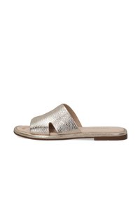 Metallic guld slide sandal med en tekstureret overdel, åben tå-design og minimalistisk flad sål. Glat indersål for komfort.