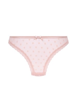 Roze string met kant, gemaakt van doorschijnende stof met kleine hartpatronen en een centrale strikaccent op de voorkant van de tailleband.