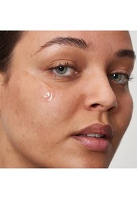 The INKEY List 15 % VITAMIN C UND EGF AUFHELLENDES SERUM - Serum ...