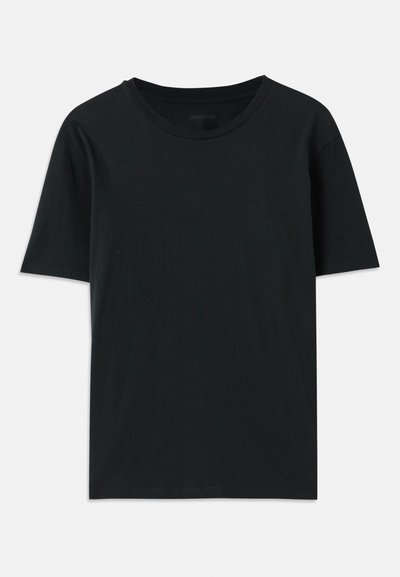 Musta lyhythihainen t-paita, joka on valmistettu pehmeästä kankaasta ja jossa on pyöreä kaula-aukko sekä rento leikkaus. Yksinkertainen muotoilu ilman näkyviä kuvioita tai koristeita.