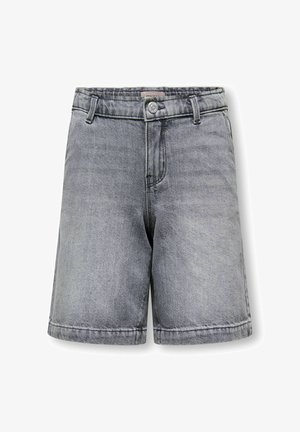 Szare szorty z denimu z zapięciem na guzik, szlufkami na pasek i przednimi kieszeniami, przedstawione na białym tle.