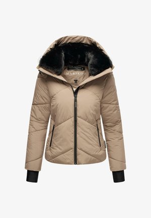 Giacca imbottita beige con cappuccio foderato in pelliccia sintetica nera, zip frontale e design a rombi diagonali. Presenta tasche laterali e polsini neri.