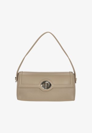 Borsa a tracolla in pelle beige con tracolla curva, dettaglio ovale in argento e forma liscia e strutturata.