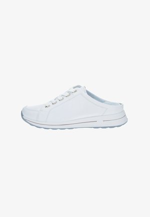 Zapatilla blanca con parte superior de cuero suave, diseño con cordones, ojales plateados y suela intermedia texturizada. Talón acolchado para mayor comodidad y soporte.