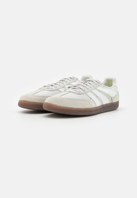 adidas Performance PREDATOR FREESTYLE UNISEX - Football Boots Indoor - grey one/footwear white/team solar yellow
