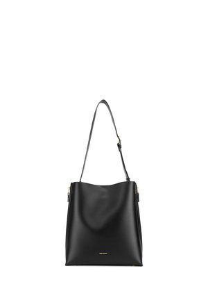 Czarna skórzana torba na ramię z regulowanym paskiem, złotymi akcentami i subtelnym logo marki z przodu.