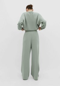 Stradivarius PALAZZO  - Donji dijelovi trenirke - light green