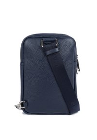 Borsa a tracolla in pelle blu navy con texture, dotata di spallaccio in tessuto regolabile e hardware in argento con zip e clip.