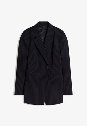 Blazer a righe navy con colletto a rever, chiusura con un bottone e due tasche frontali. Tessuto liscio con una vestibilità strutturata.