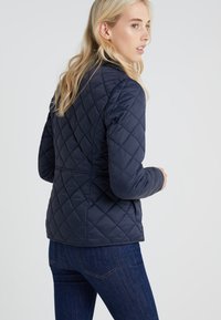Barbour DEVERON QUILT - Jachetă subțire - navy/pale pink