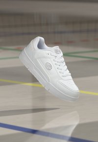 Επιλέχθηκε, triple white