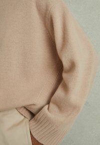 Reiss ELENA - Strickpullover - mink