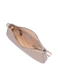 Borsa a tracolla in pelle beige con chiusura a zip, esterno texturizzato, interno liscio e etichetta nella tasca interna, dotata di una zip argentata.