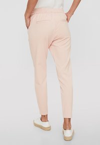 Vero Moda Jogginghose - light pink