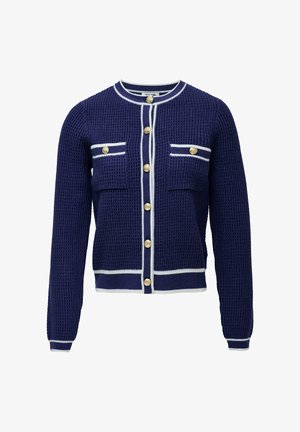 Cárdigan azul marino texturizado con ribete blanco, mangas largas, botones dorados en la parte delantera y en dos bolsillos en el pecho.