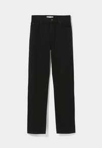 Jeans de mezclilla negra con corte recto, diseño de cinco bolsillos, cierre de botón de metal y detalles de costura mínimos.
