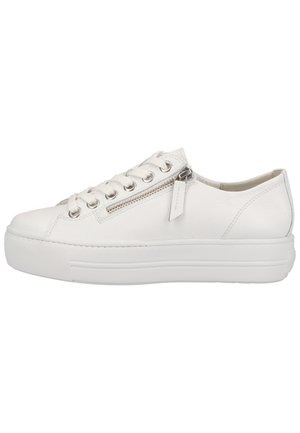 Baskets en cuir blanc avec un bout arrondi, semelle plate, fermeture éclair décorative sur le côté et lacets. Texture lisse avec des accents minimaux.