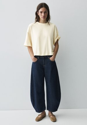 PULL&BEAR, BOXY SHORT-SLEEVED T-SHIRT - T-shirt basique - light yellow
