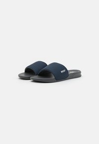 Infradito blu navy con tomaia in tessuto texturizzato e suola grigia liscia. Caratterizzate dal logo "REEF" sul lato.