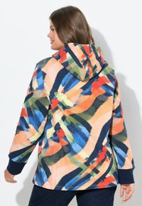 Felpa con cappuccio con motivo astratto multicolore in arancione, blu, verde e nero. Caratterizzata da una vestibilità comoda e polsini blu navy.