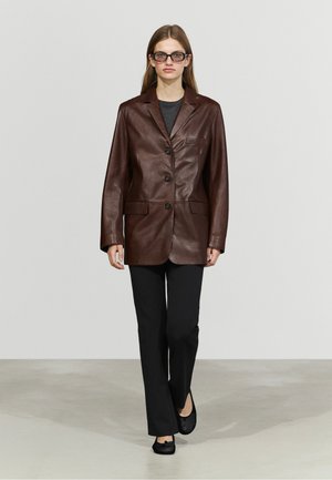 Massimo Dutti, NAPPA LEATHER BLAZER WITH POCKET DETAIL - Krátký kabát - brown