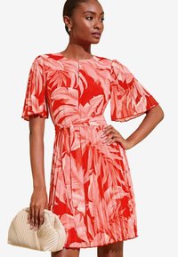 Lipsy FLUTTER SLEEVE REGULAR FIT - Denné šaty - pink floral