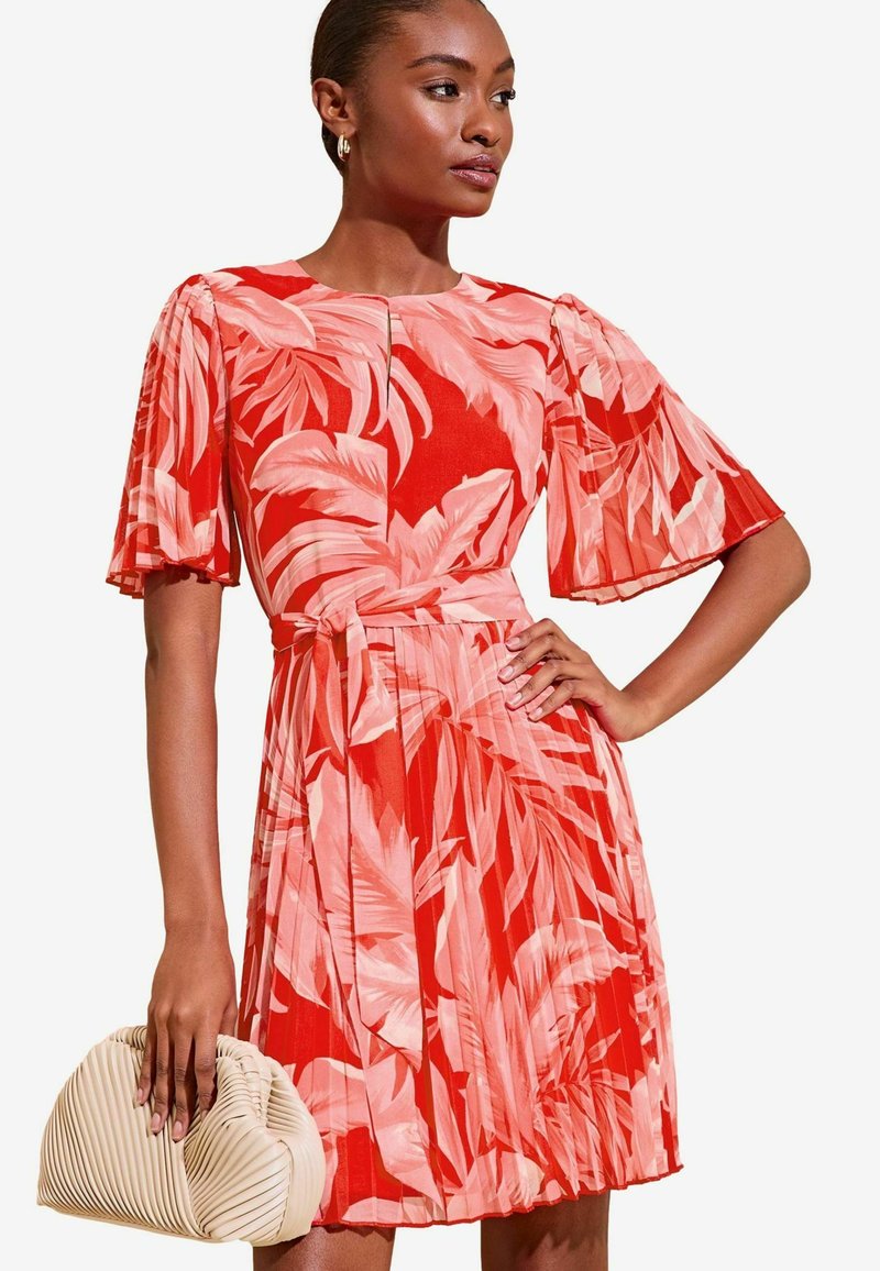 Lipsy FLUTTER SLEEVE REGULAR FIT - Denné šaty - pink floral
