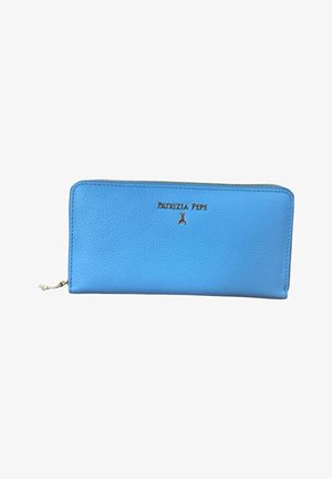 Portafoglio in pelle blu con cerniera a giro e logo dorato "Patrizia Pepe" e emblema di insetto sulla parte anteriore.